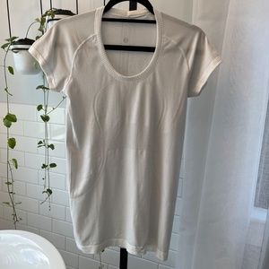 Lululemon Run:Swiftly Tech SS Scoop Sz 8 (Like New)